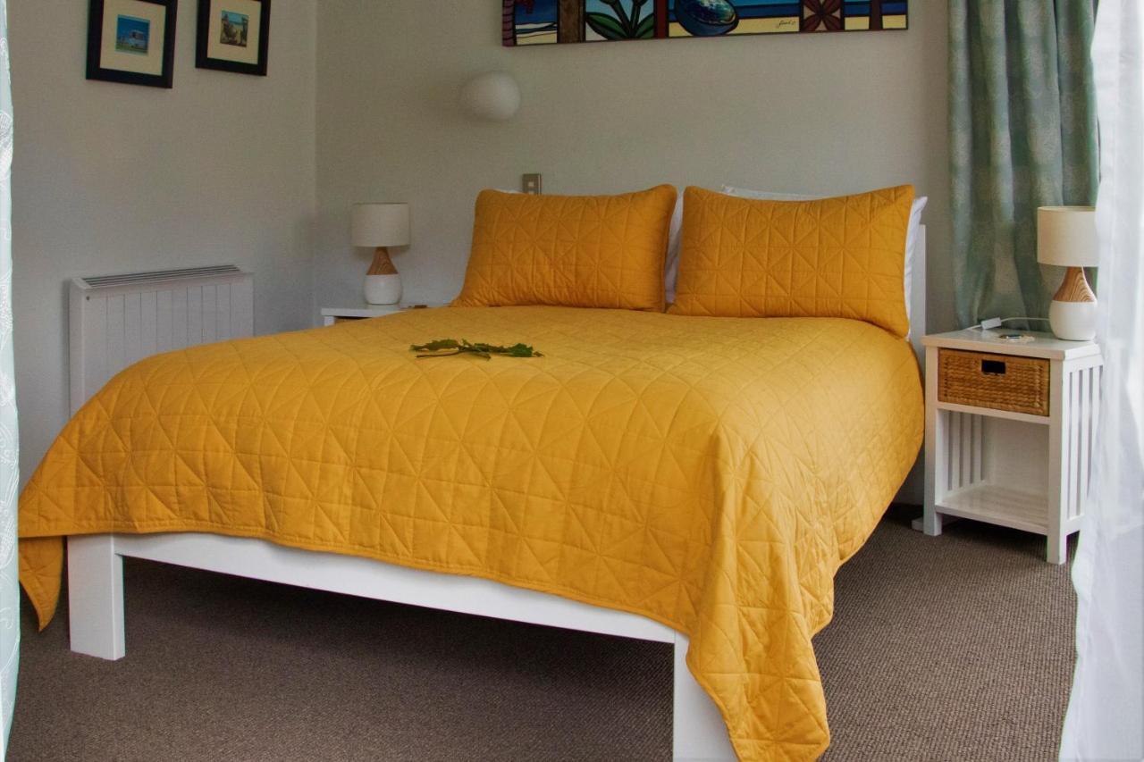 Luxury Stay, Alpaca Farm Paraparaumu Bagian luar foto
